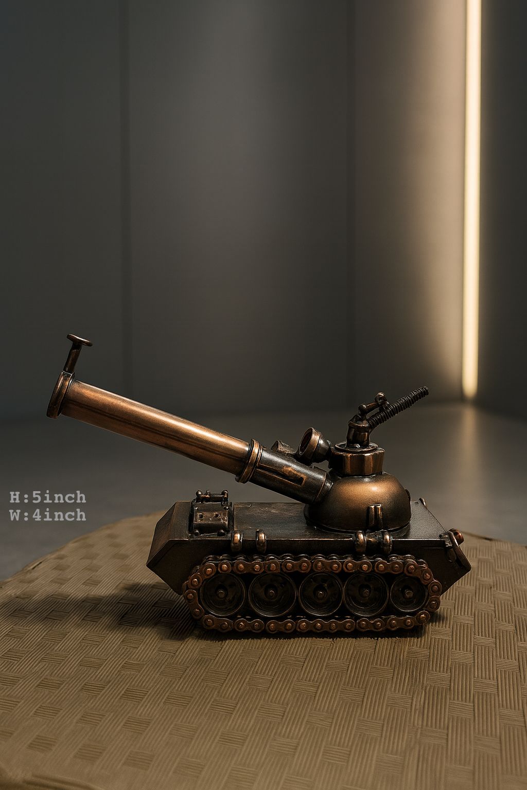 Metal Tank Model Showpiece – Vintage Desk Décor