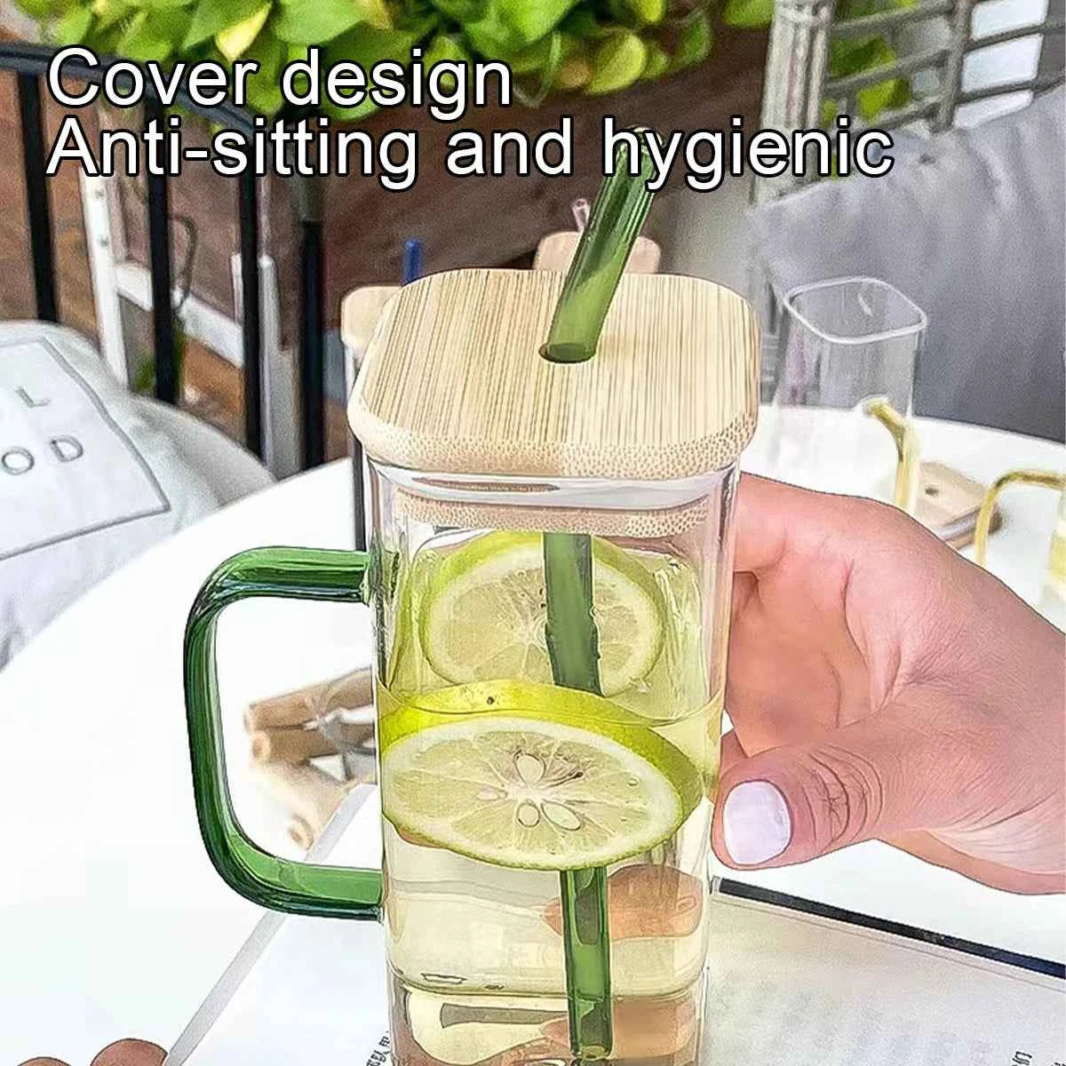 Transparent 400ml coffee mug with straw and bamboo lid, ideal for hygienic enjoyment of beverages