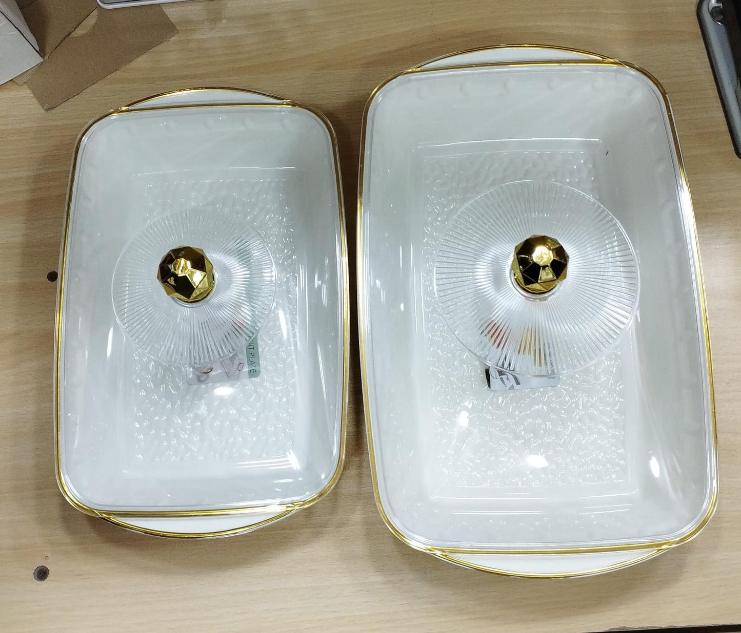 Heavy Plastic Serving Dish with Lid – Durable Food Storage & Serving Bowl