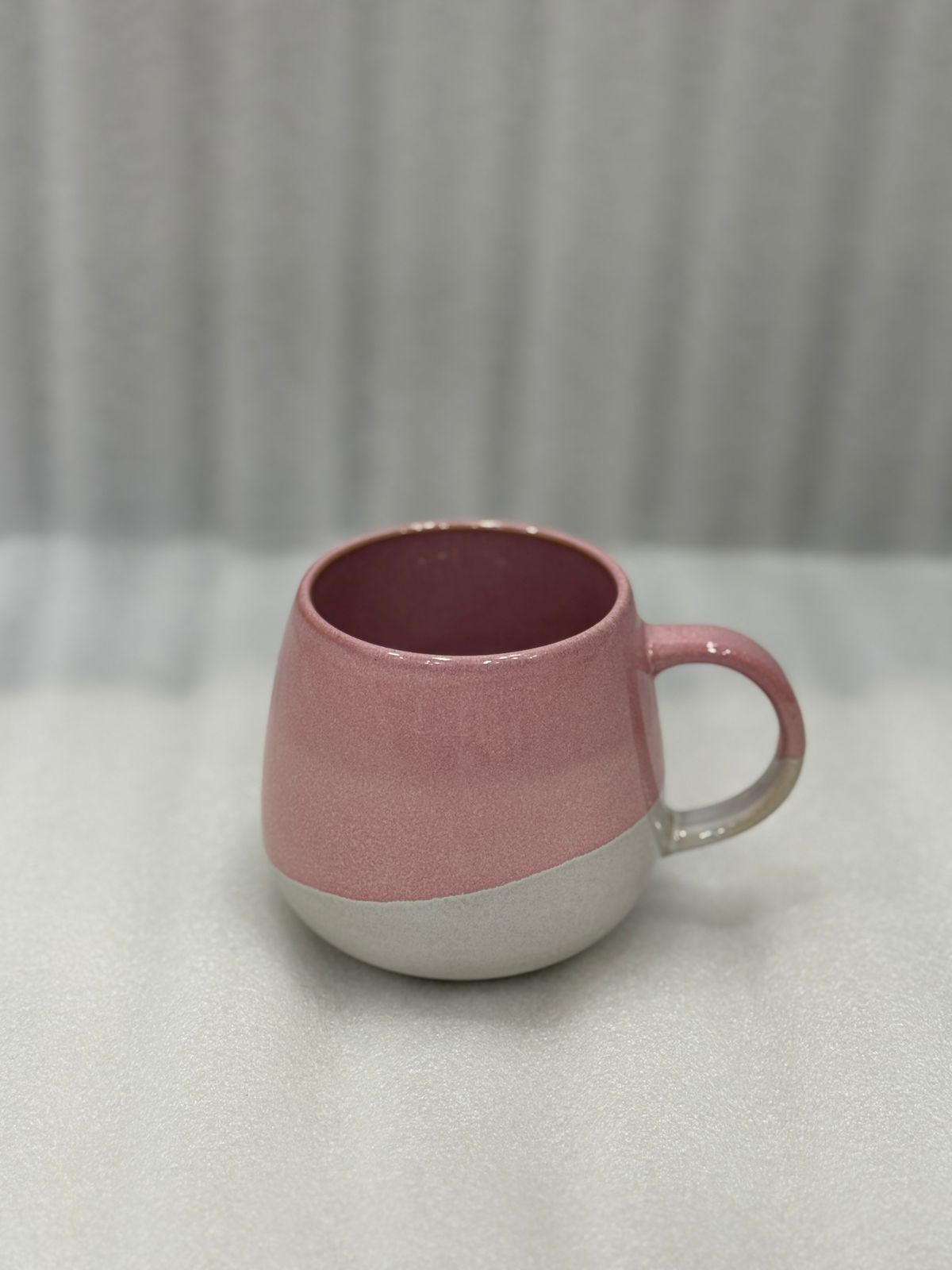 Two-Tone Ceramic Mug – Elegant Pink & White Cup