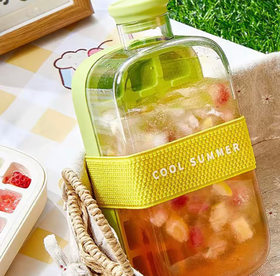 Silicone Ice Cube Tray with Straw - Leakproof