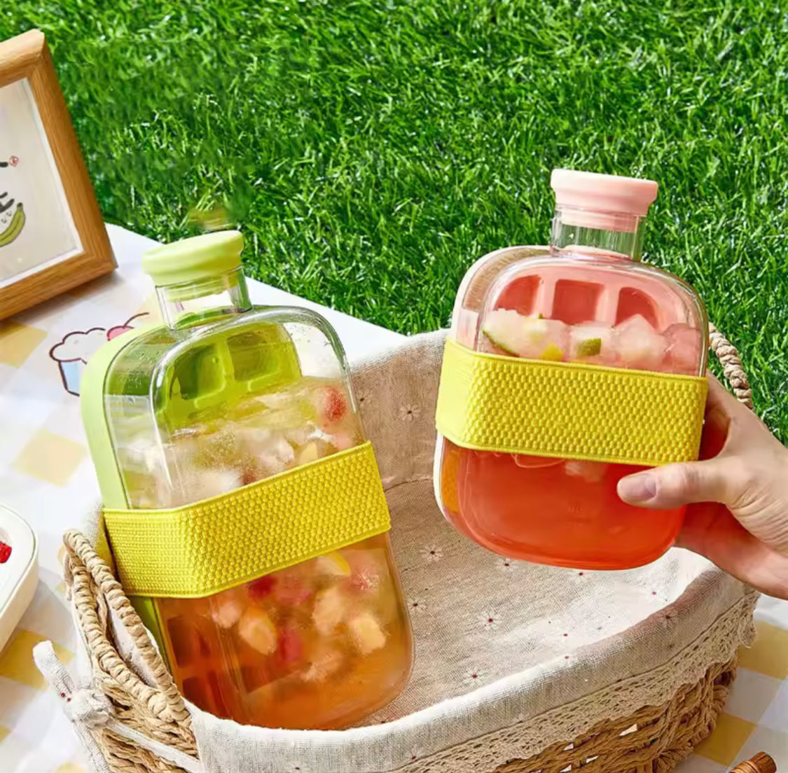 Silicone Ice Cube Tray with Straw - Leakproof
