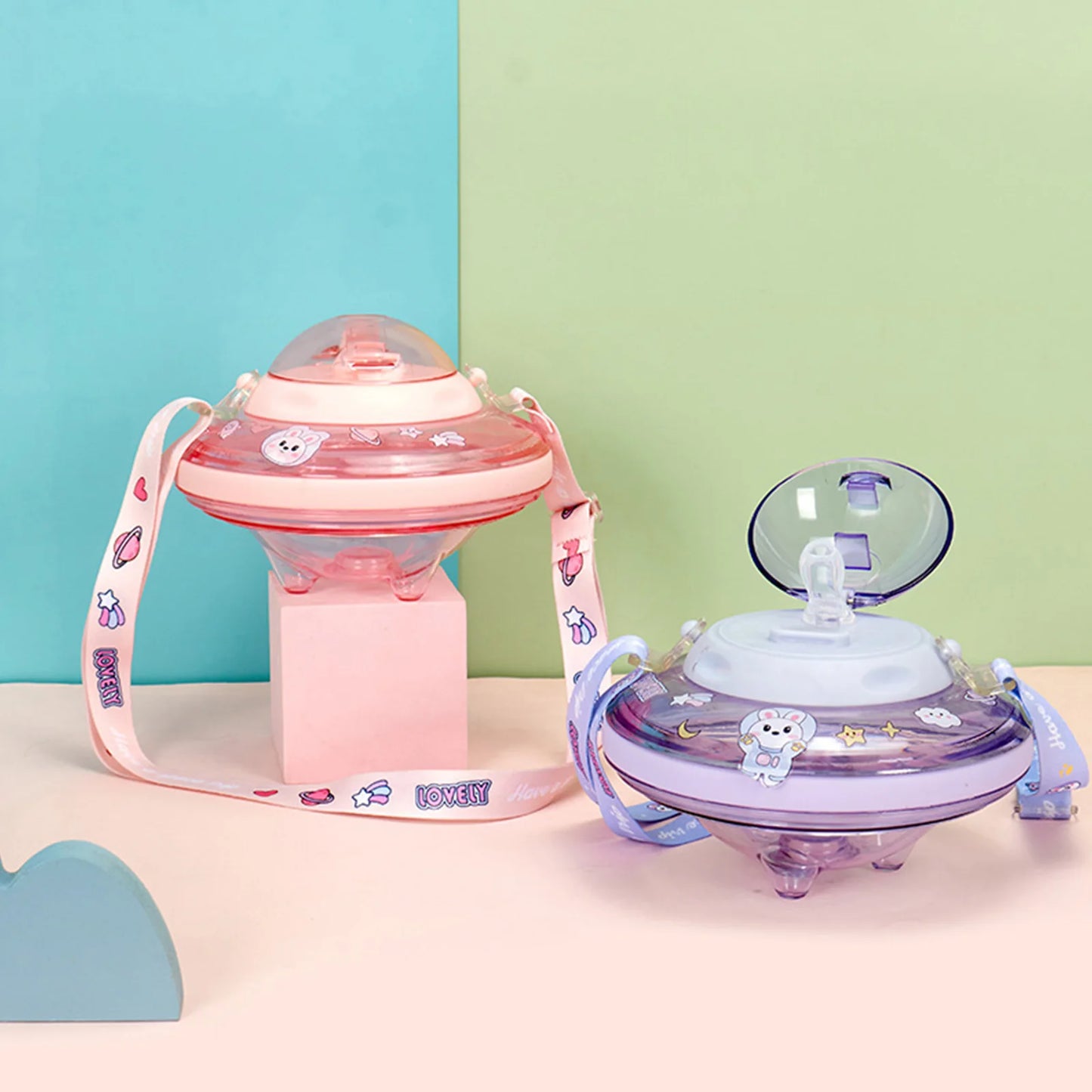 UFO Shape Plastic Cup Summer Cute Water Bottle with Rope and Sticker 550ml Creative Kids Water Cup Bottle Kids Water Sippy Cup