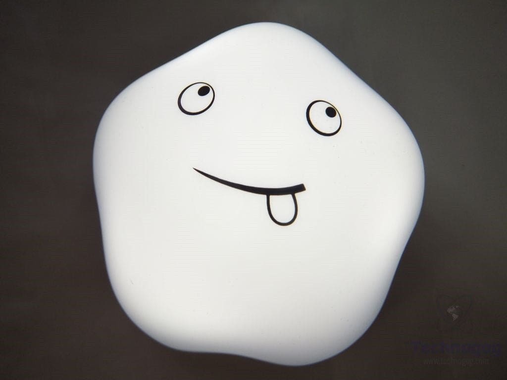 Cute star-shaped baby night light silicone with playful face design for nursery use