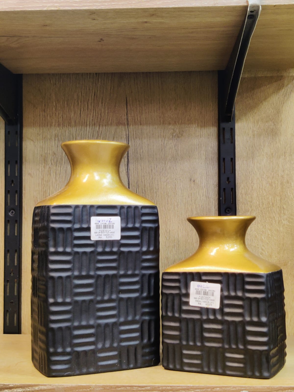 Luxury Black & Gold Textured Flower Vase