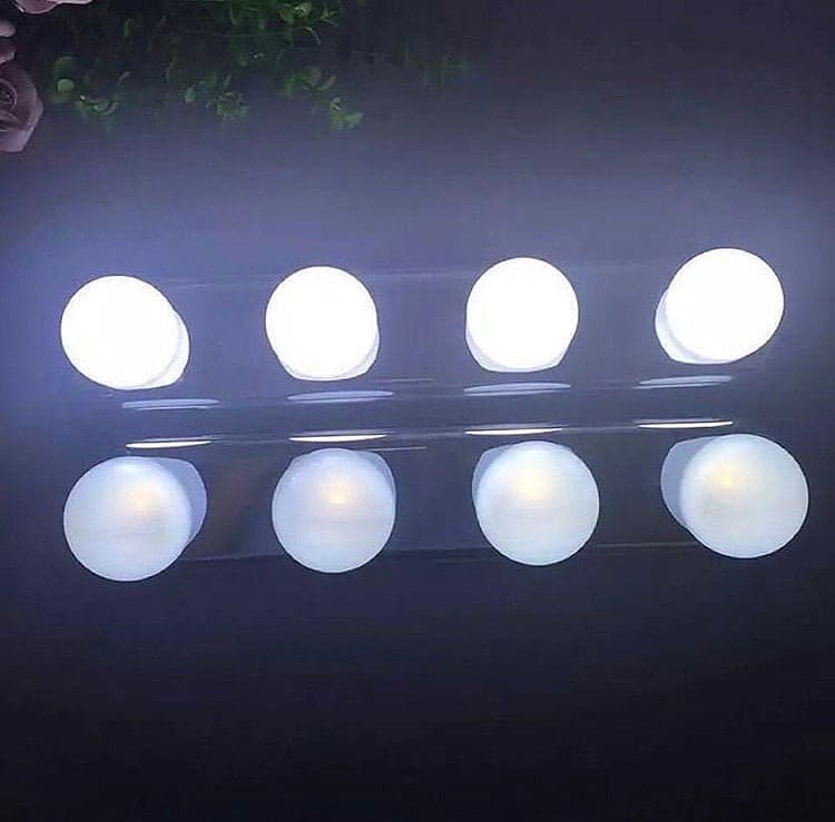 4 bulb makeup mirror light with bright white bulbs arranged in two rows for makeup illumination