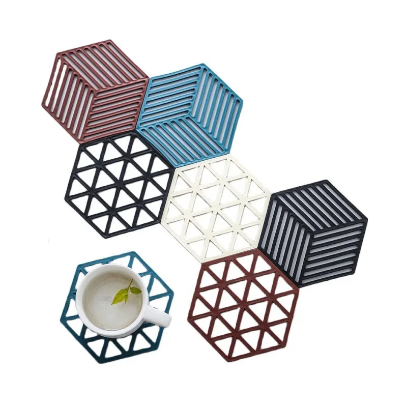 Set of 4 pieces heat resistant silicone dining mat in multiple colors for protecting surfaces