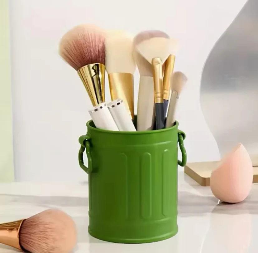Portable Retro Pen Holder - Vintage Desk Organizer for Home and Office