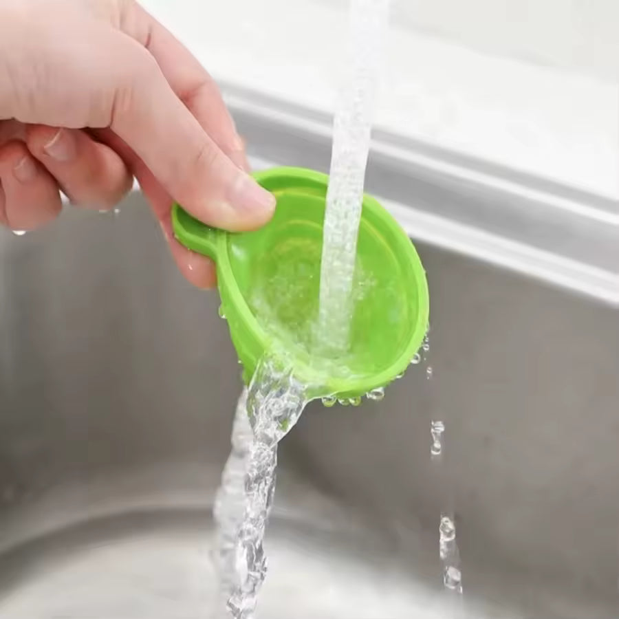 Mini Silicone Gel Foldable Funnel Collapsible Hopper Design, Practical Kitchen Tool, Suitable for Water Bottle & Liquid Transfer