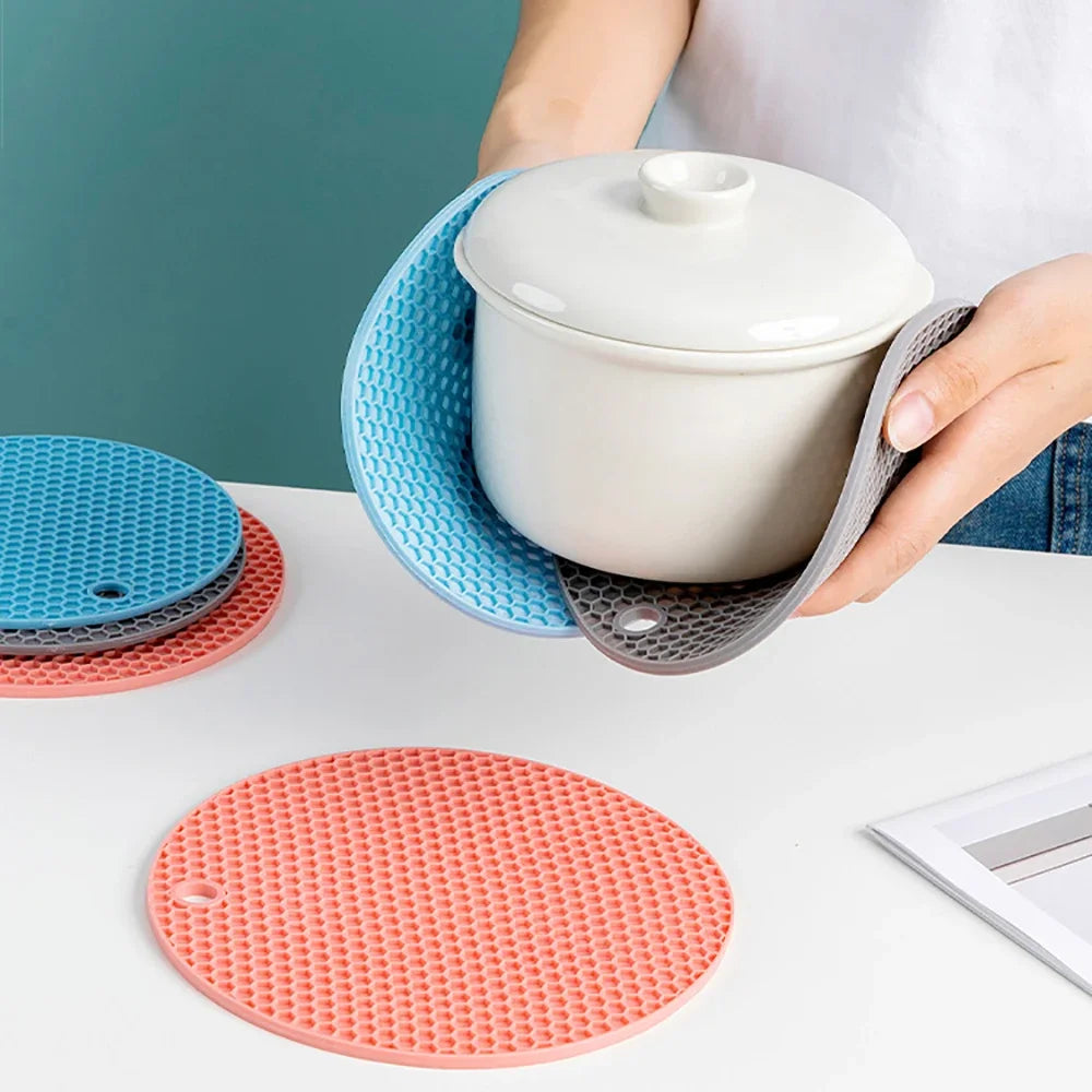 Table mat tool multifunctional kitchen silicone tableware mat, round anti slip and heat-resistant coffee cup coaster, pot holder