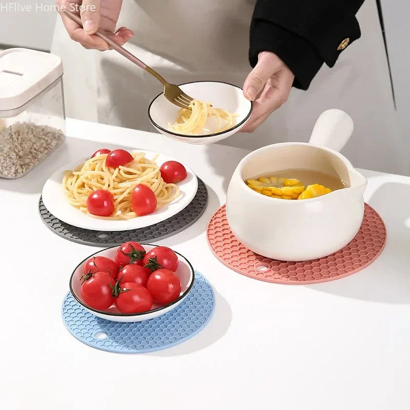 Table mat tool multifunctional kitchen silicone tableware mat, round anti slip and heat-resistant coffee cup coaster, pot holder