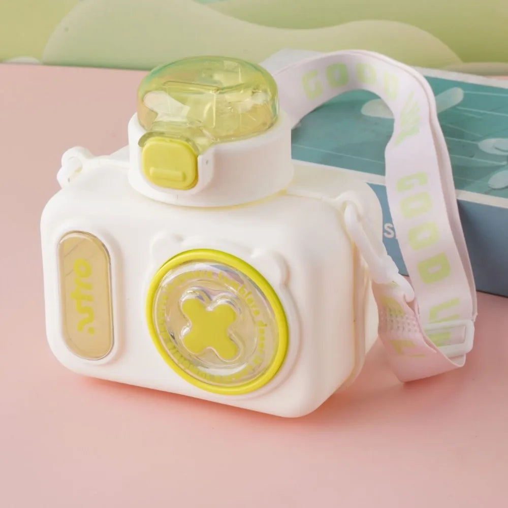 Cartoon 600ml Water Bottle Sealed Leak-proof Straw Water Cup Safety Latch with Shoulder Strap Plastic Cup For Children