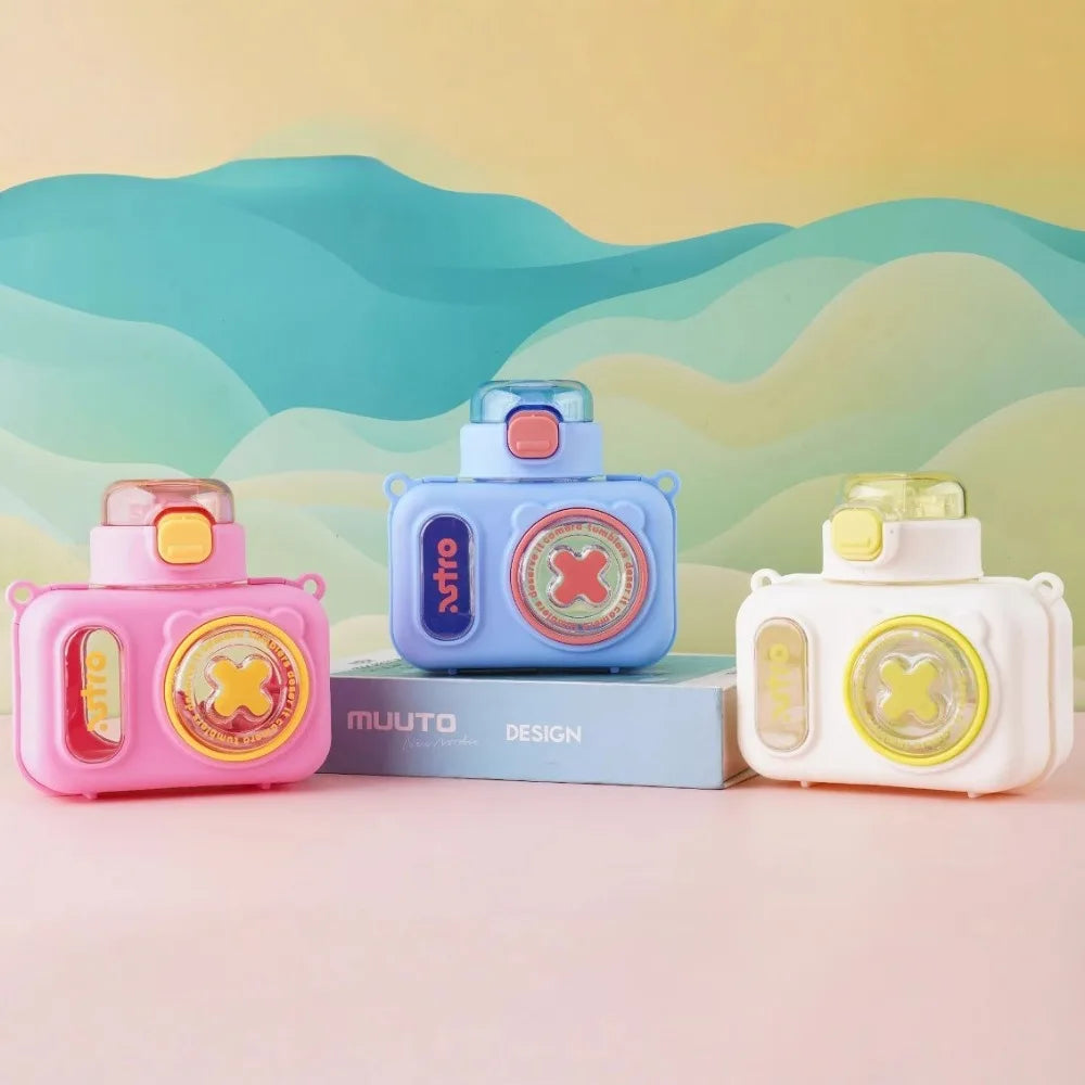 Cartoon 600ml Water Bottle Sealed Leak-proof Straw Water Cup Safety Latch with Shoulder Strap Plastic Cup For Children