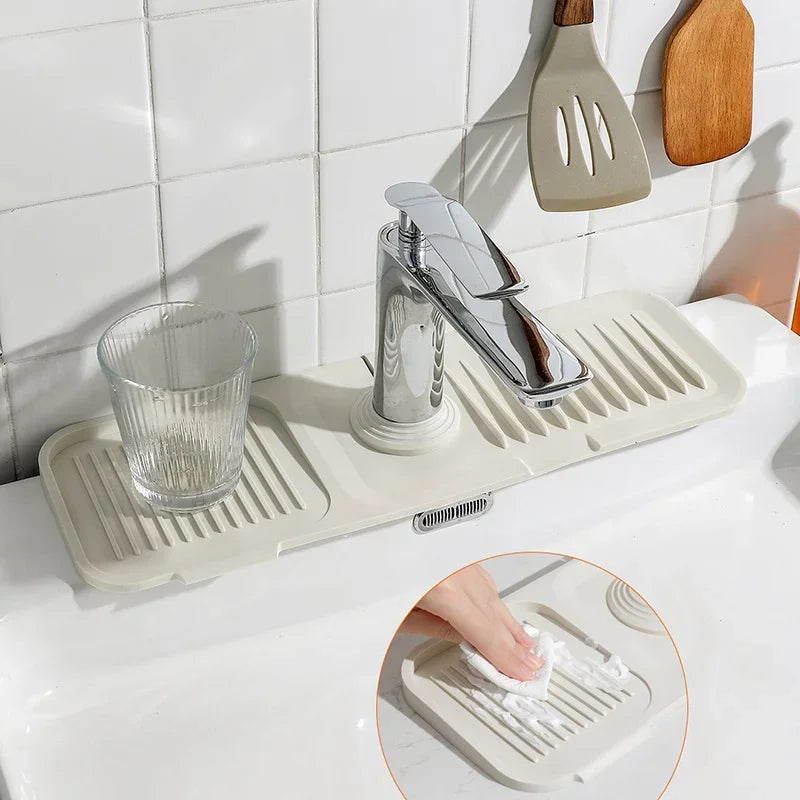 Kitchen Silicone Splash Pad Sink Faucet Splash Catcher Countertop Drainage Drying Mats Protector Mat Draining Pad Kitchen Gadget