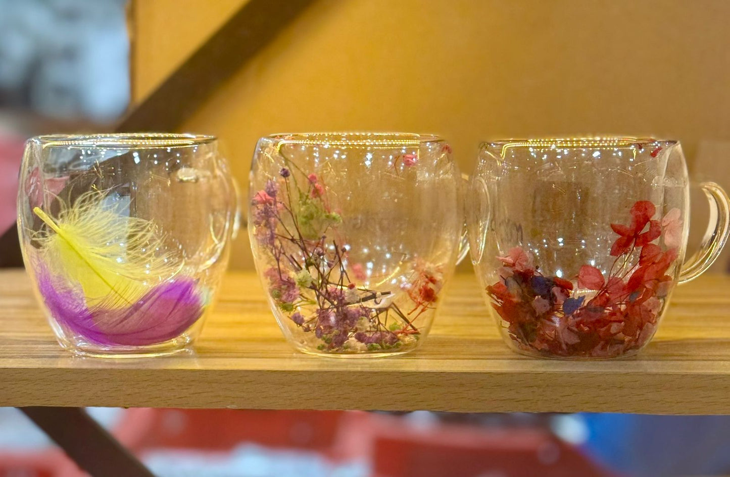 Clarify.pk clear double wall glass cup set with decorative flowers and feathers inside each cup