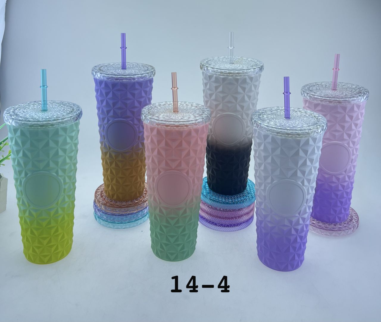 Premium Gradient Diamond Straw Tumbler – 750ml (Random Print)