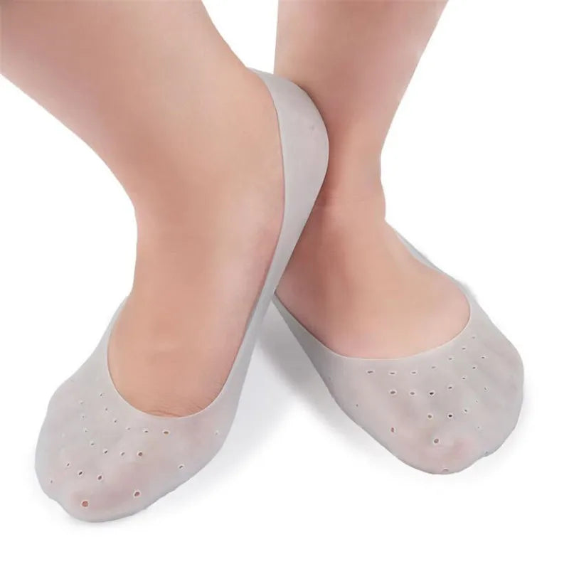 Clarify.pk silicone heel socks for cracked heels in light gray with breathable perforations